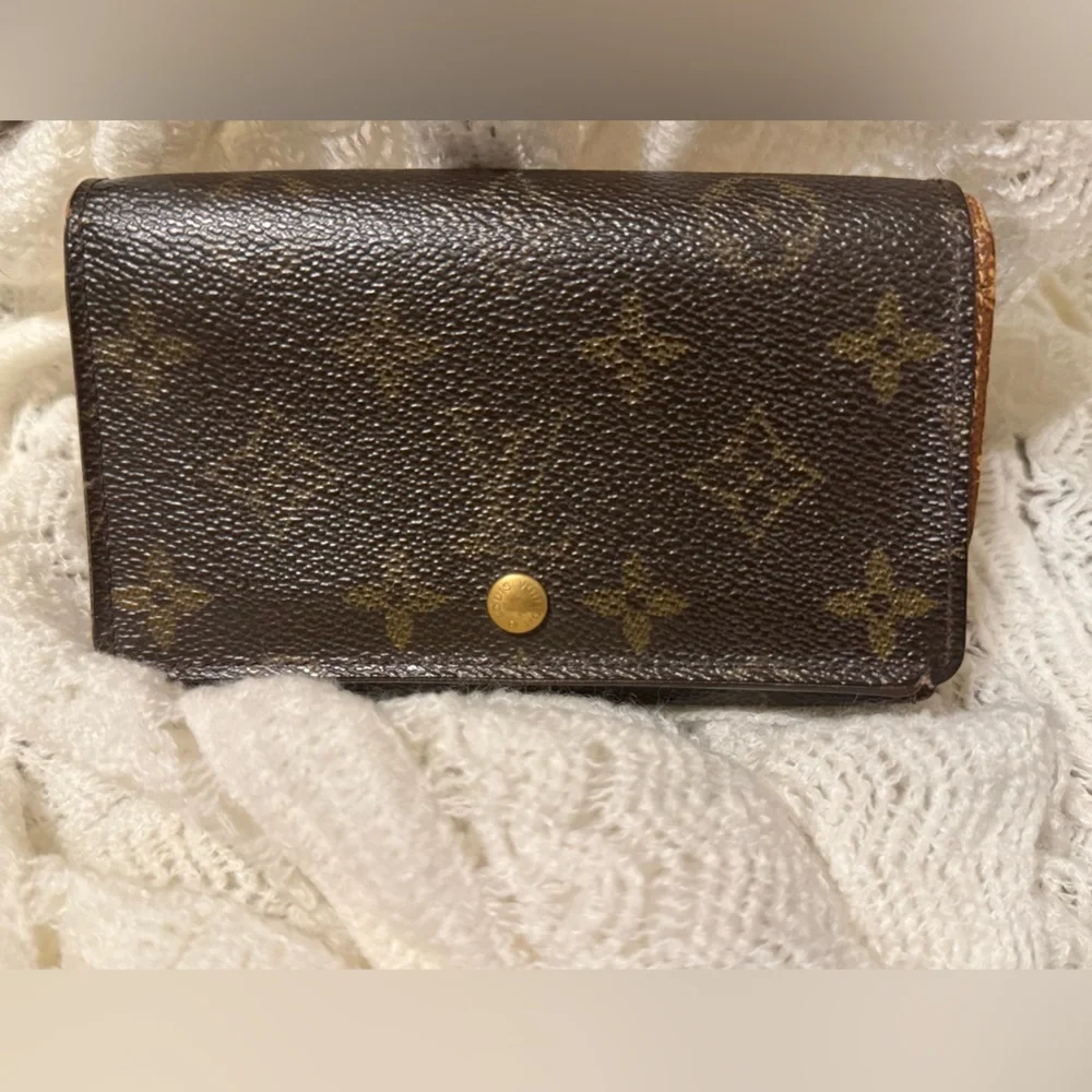 Louis Vuitton Short Wallet